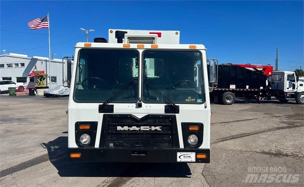 Mack LEU613 Renovasjonsbil
