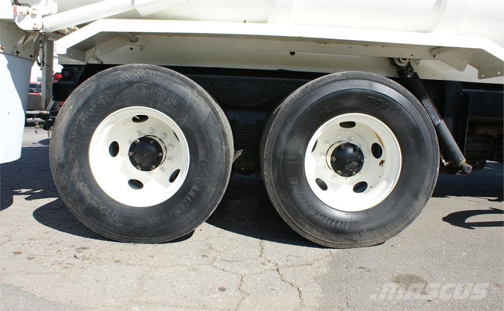 Mack LEU613 Renovasjonsbil