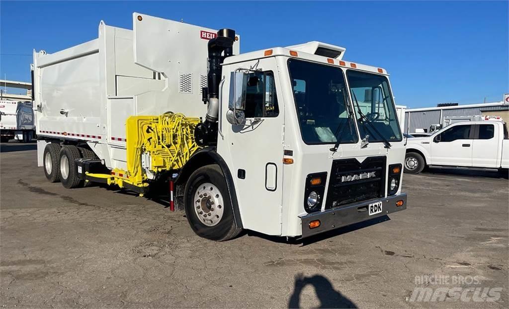 Mack LEU613 Renovasjonsbil