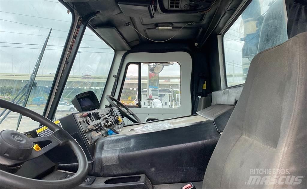 Mack LEU613 Renovasjonsbil