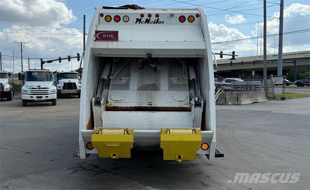 Mack LEU613 Renovasjonsbil