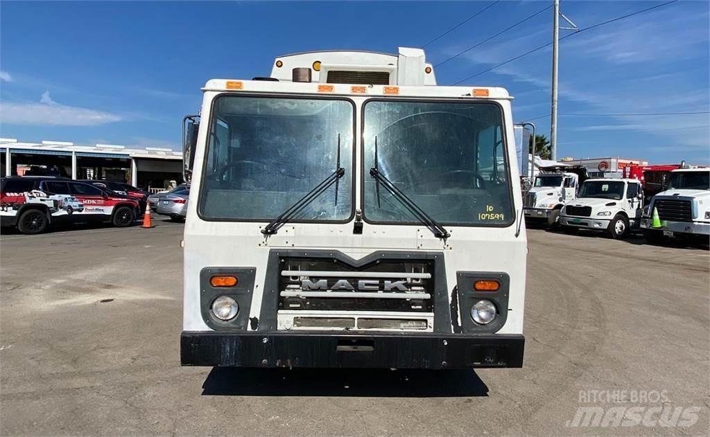 Mack LEU613 Renovasjonsbil