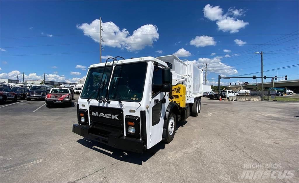 Mack LR613 Renovasjonsbil