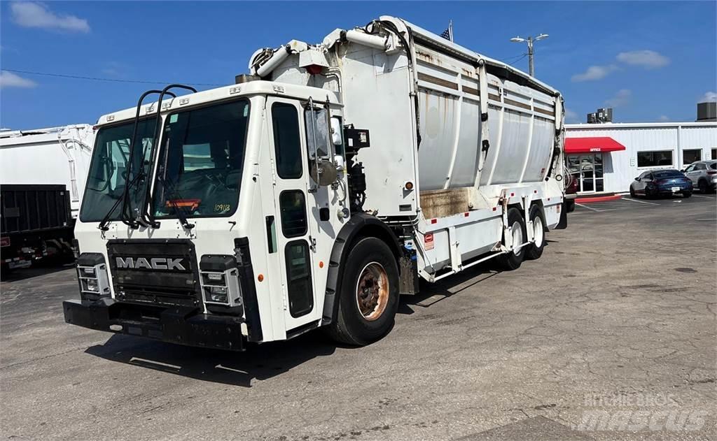 Mack LR613 Renovasjonsbil
