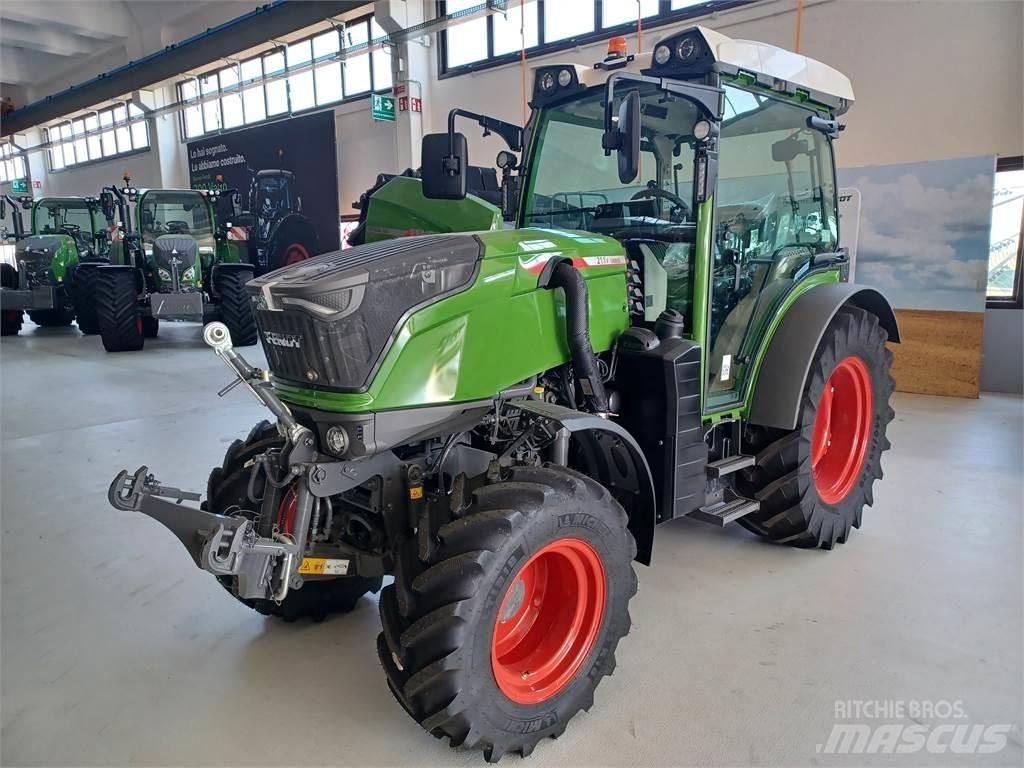 Fendt 211F Traktorer