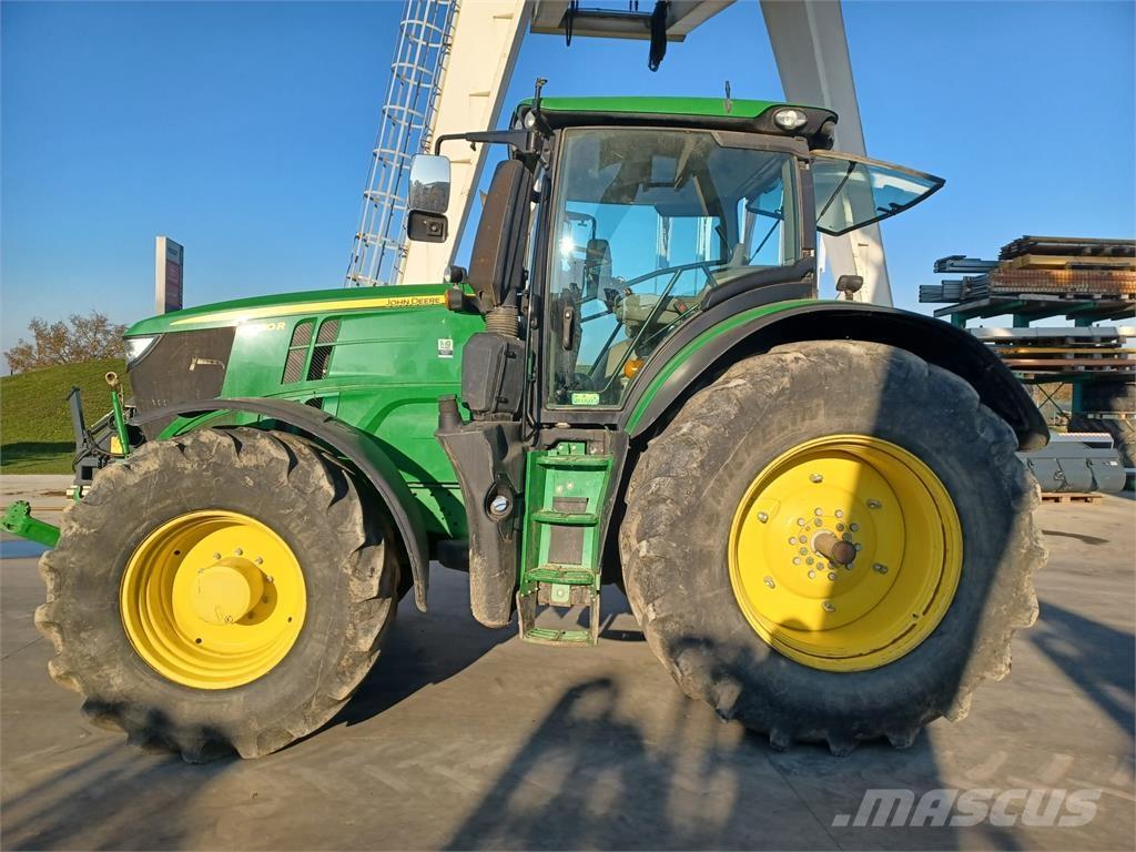 John Deere 6250R Traktorer