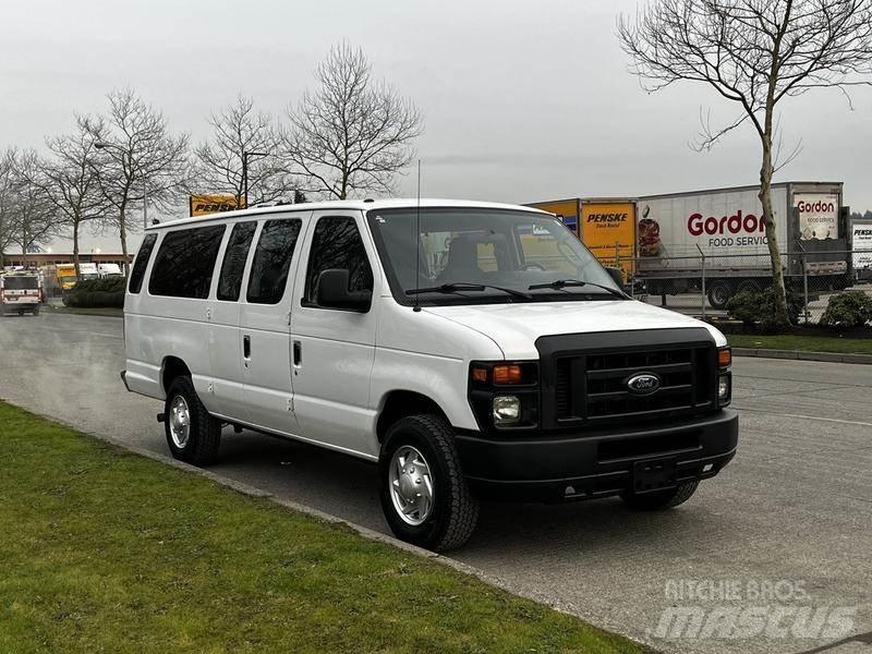 Ford Econoline Personbiler