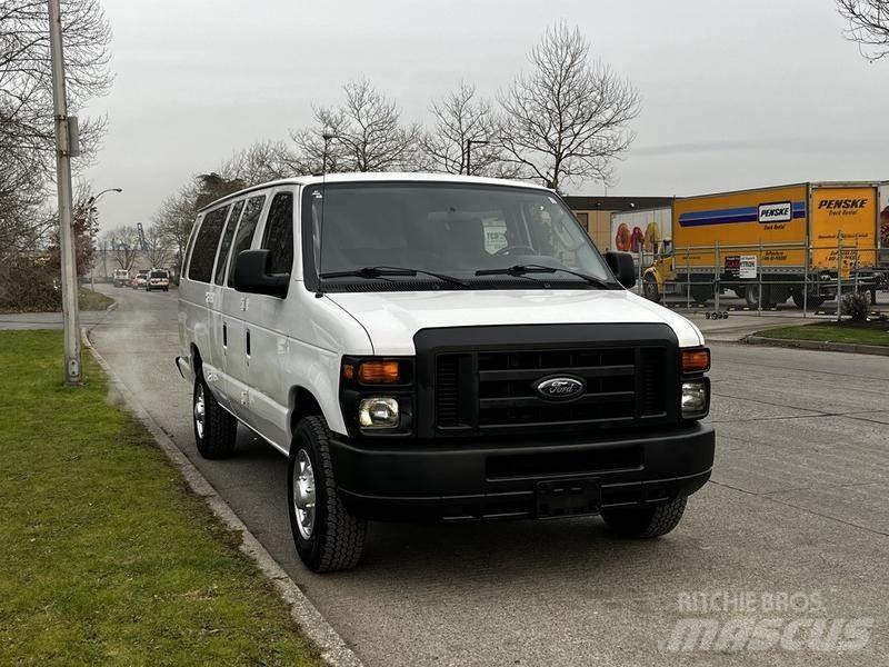 Ford Econoline Personbiler
