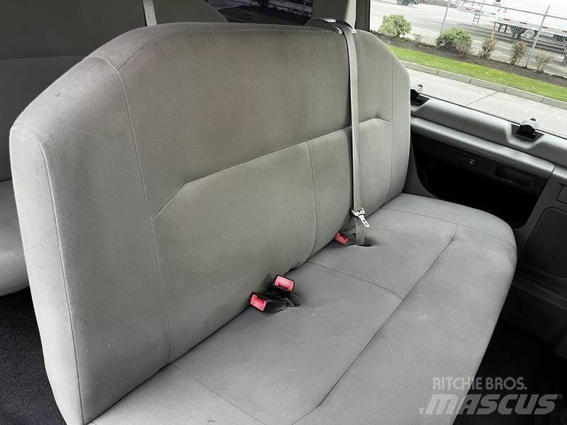 Ford Econoline Personbiler