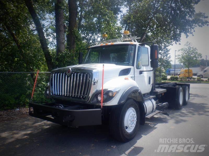 International 7400 Chassis