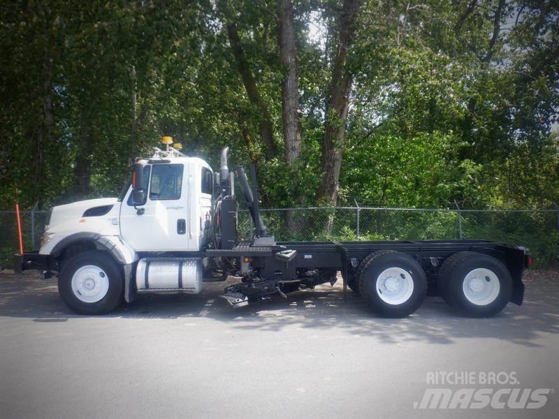 International 7400 Chassis