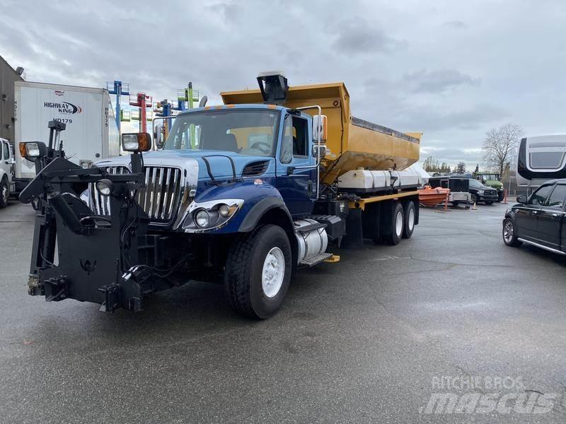 International 7400 Snøploger- og skjær
