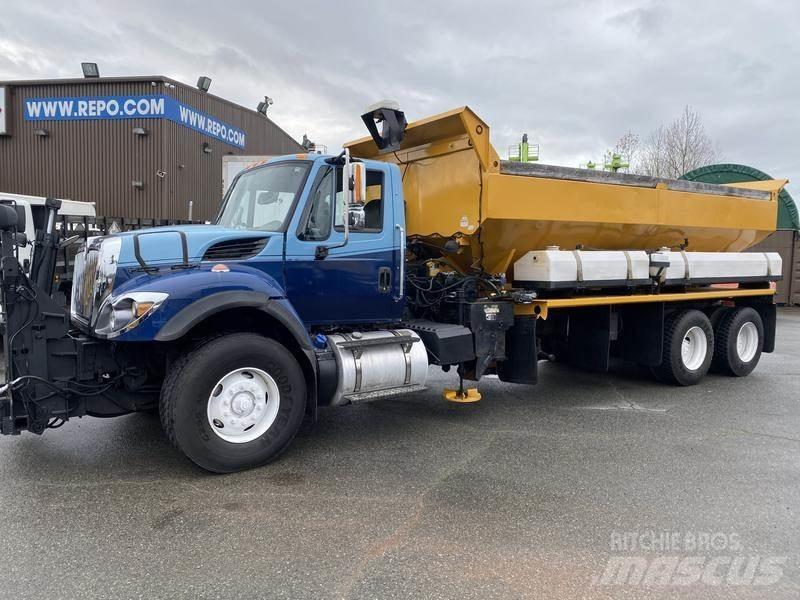 International 7400 Snøploger- og skjær