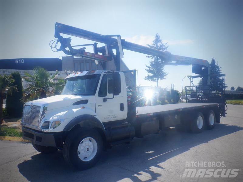 International 7500 Kranbil