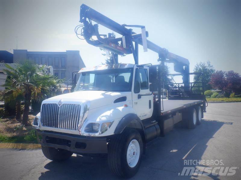 International 7500 Kranbil