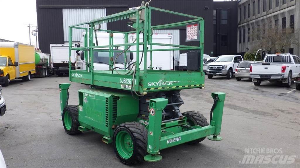 SkyJack SJ6826RT Sakselifter