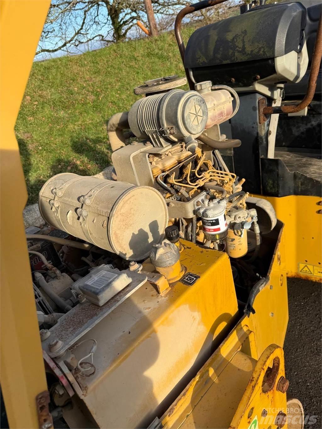 CAT CB24B Tandem Valser