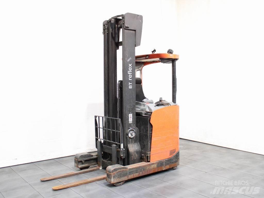 BT RRE 140 Skyvemasttruck