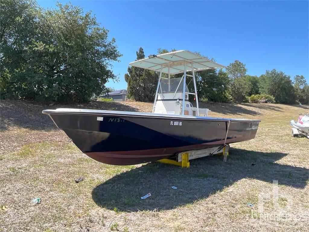  BOSTON WHALER Arbeidsbåter, lektere og pontonger
