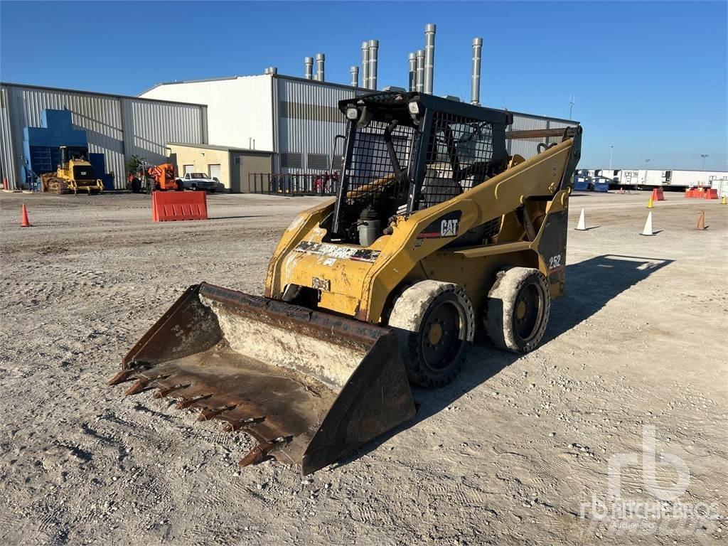 CAT 252 Kompaktlastere