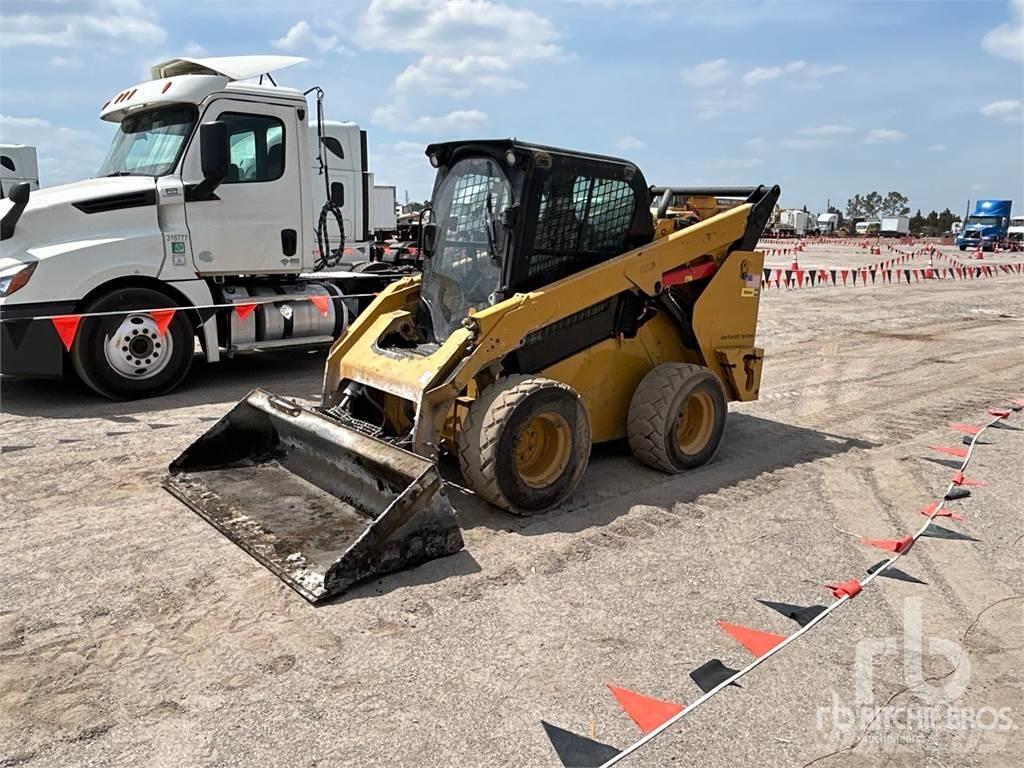 CAT 272D2 Kompaktlastere