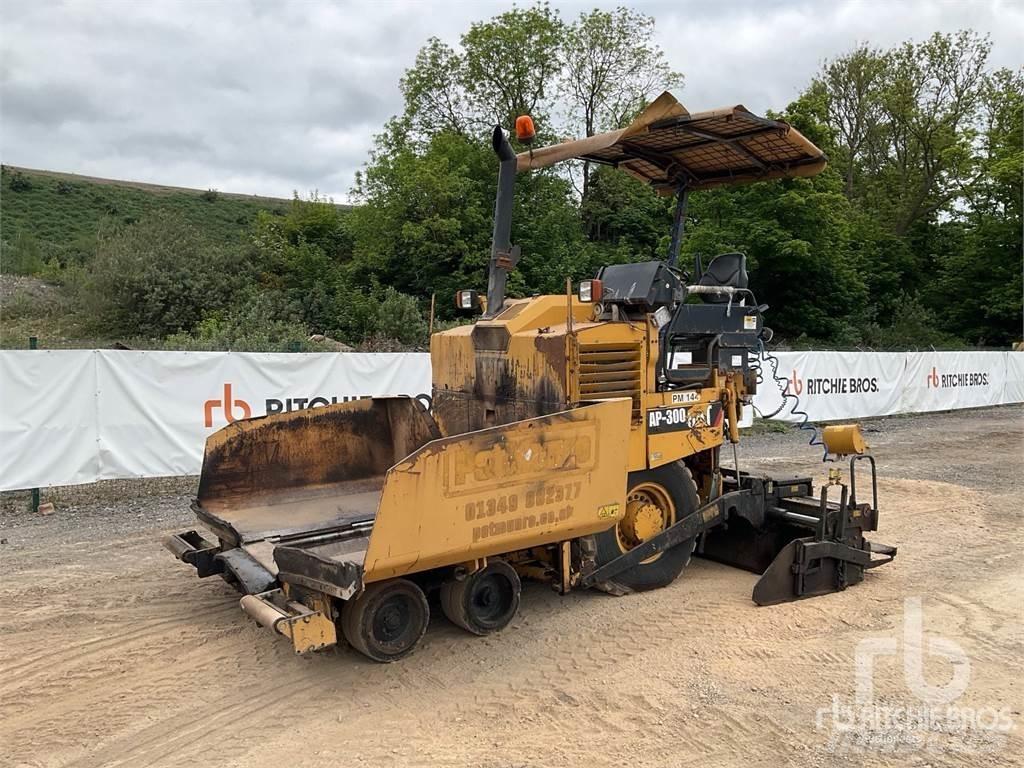 CAT AP300D Asfaltutleggere
