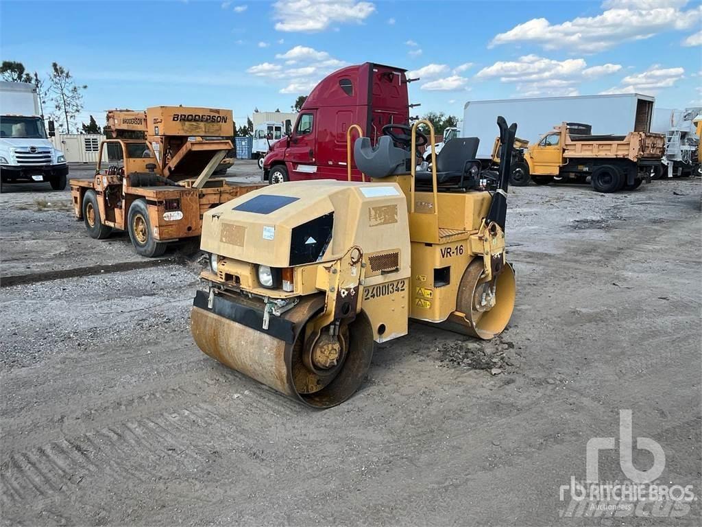 CAT CB24 Tandem Valser