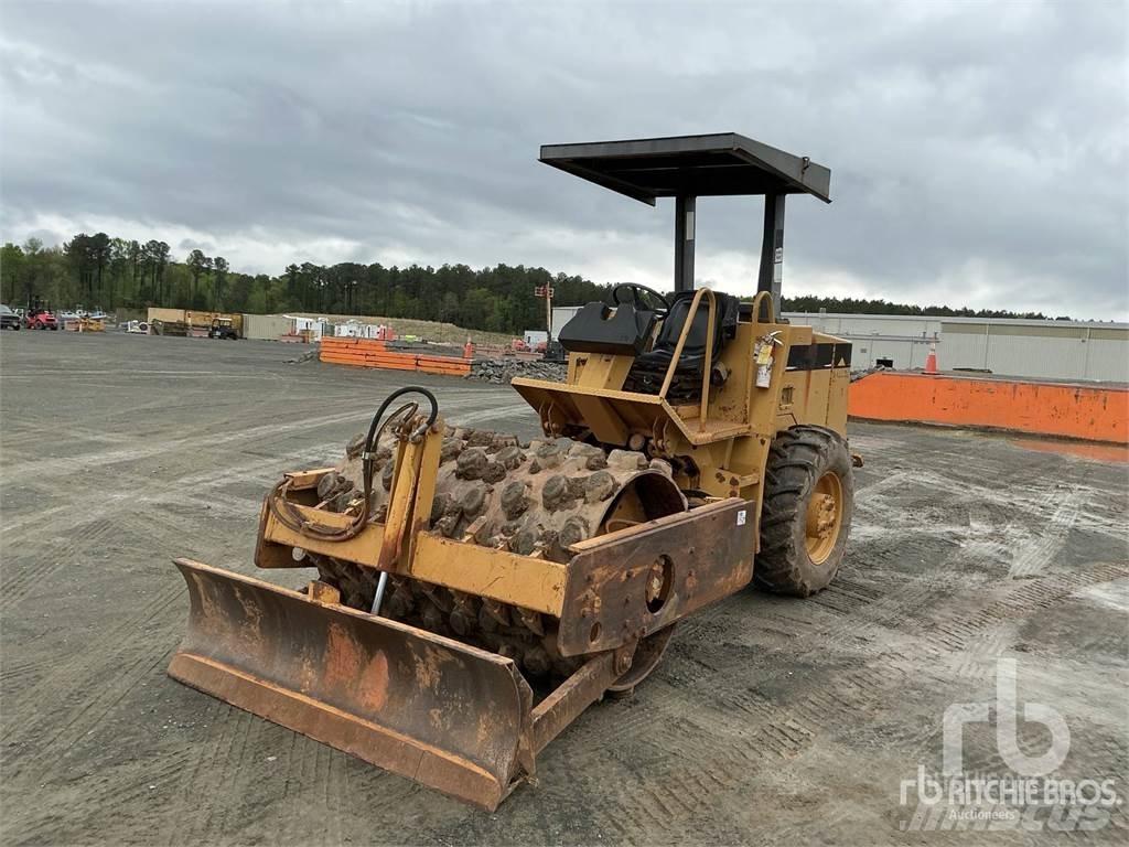 CAT CP433C Avfallspresser