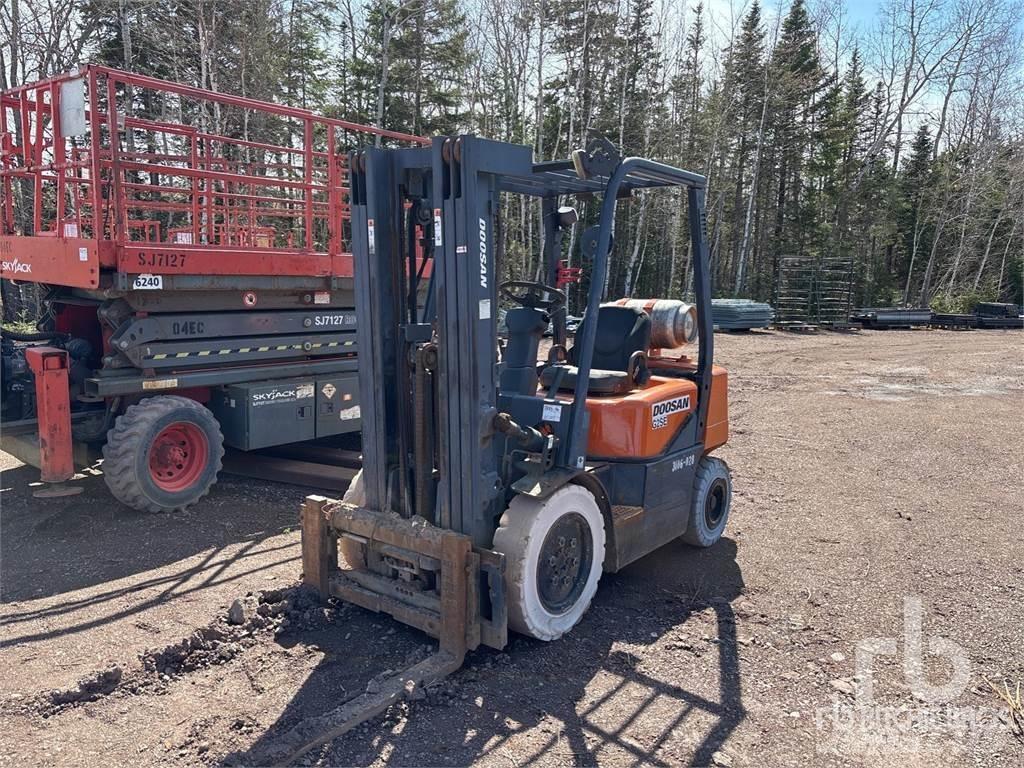 Doosan G25E-3 Diesel Trucker