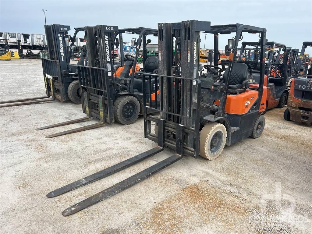 Doosan G25G Diesel Trucker