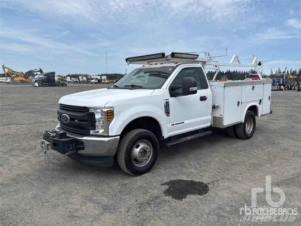 Ford F-350 Chassis