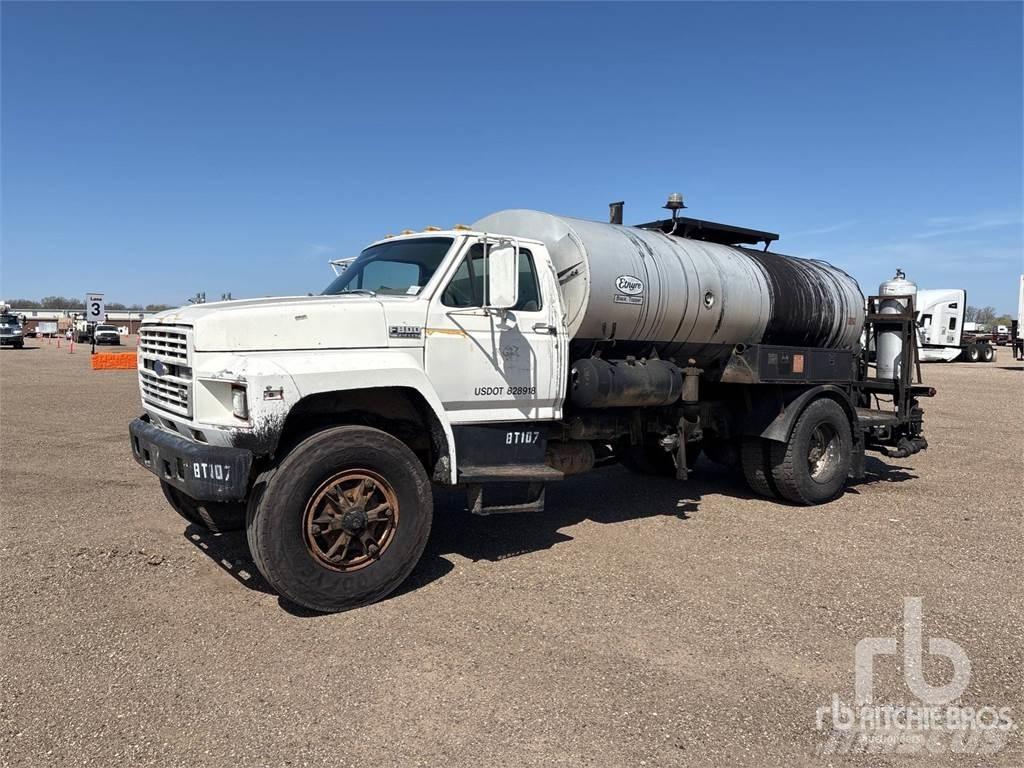 Ford F800 Asfalt/tjære sprøyter
