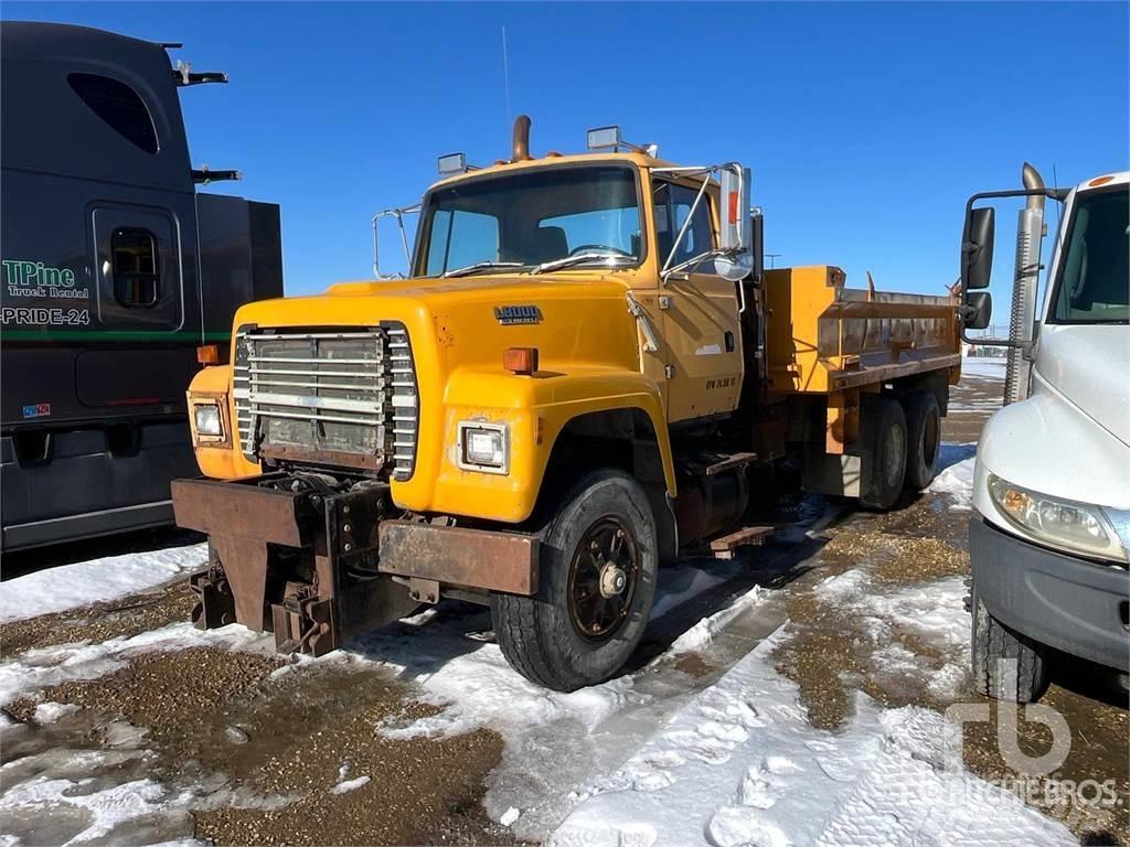 Ford L8000 Tippbil