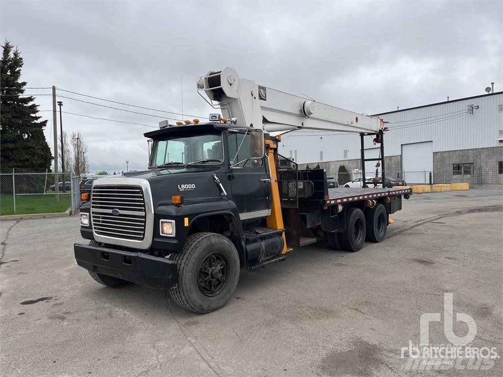 Ford L8000 Kranbil