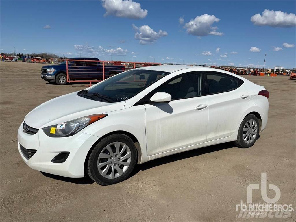 Hyundai ELANTRA Personbiler