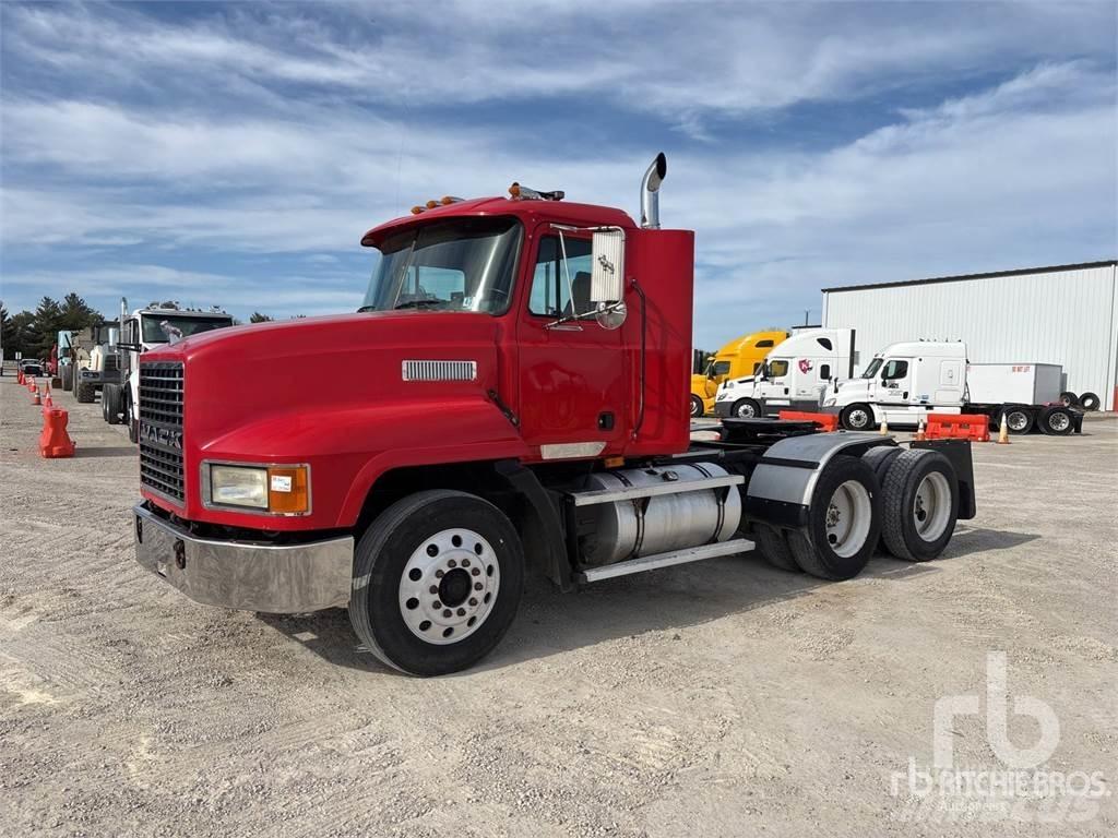 Mack CH613 Trekkvogner