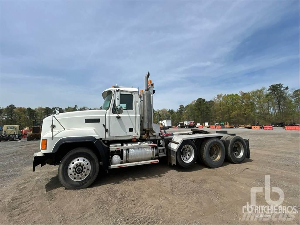 Mack CL733 Trekkvogner