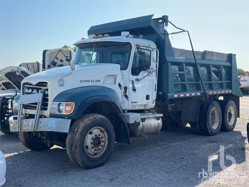 Mack CV713 Tippbil