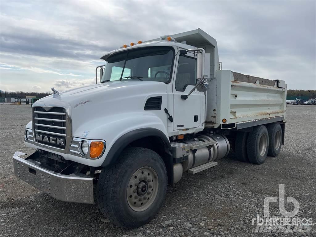 Mack CV713 Tippbil