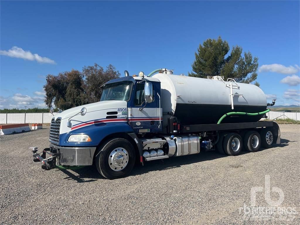 Mack CX613 Vanningsvogn for støvdemping