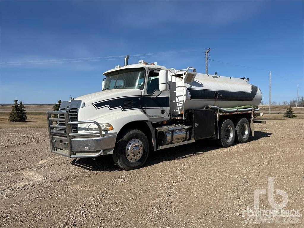 Mack CX613 Vanningsvogn for støvdemping