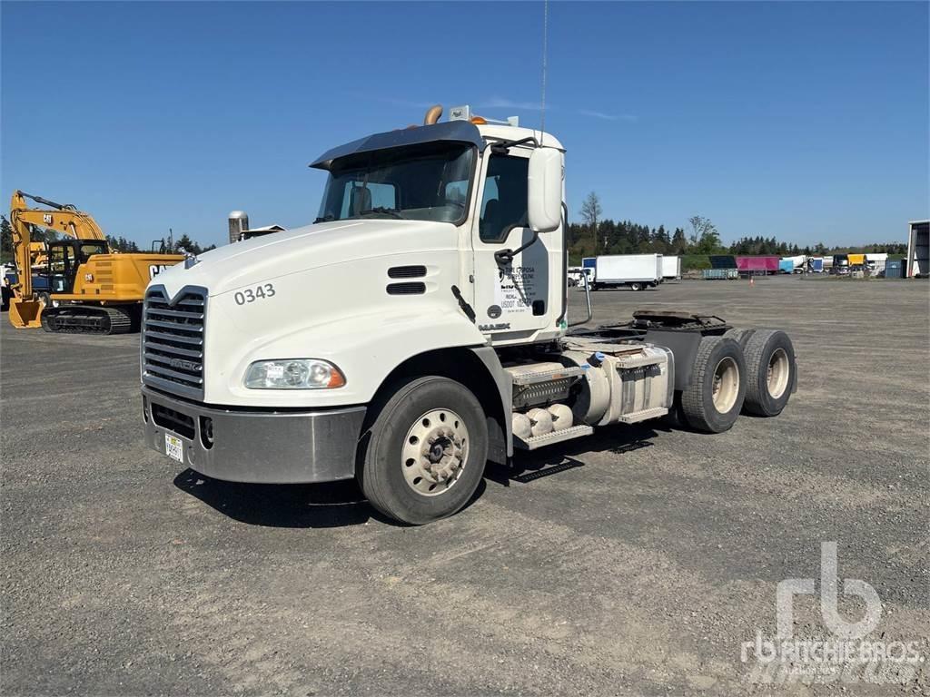 Mack CXU613 Trekkvogner