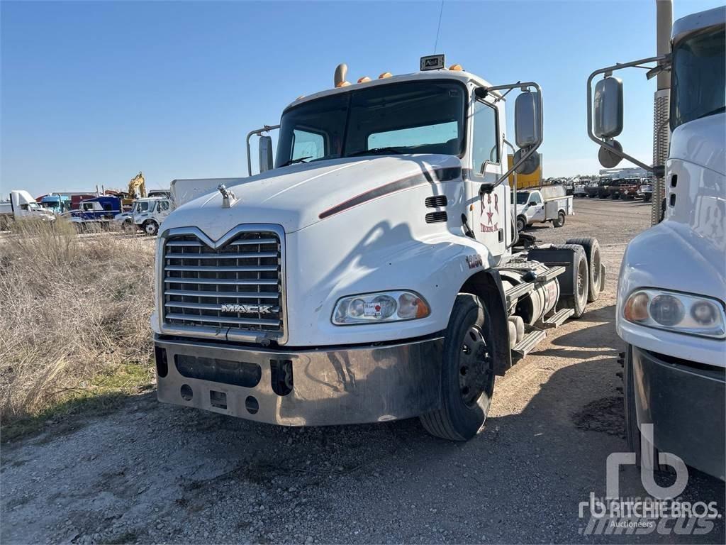 Mack CXU613 Trekkvogner