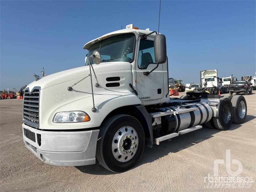 Mack CXU613 Trekkvogner