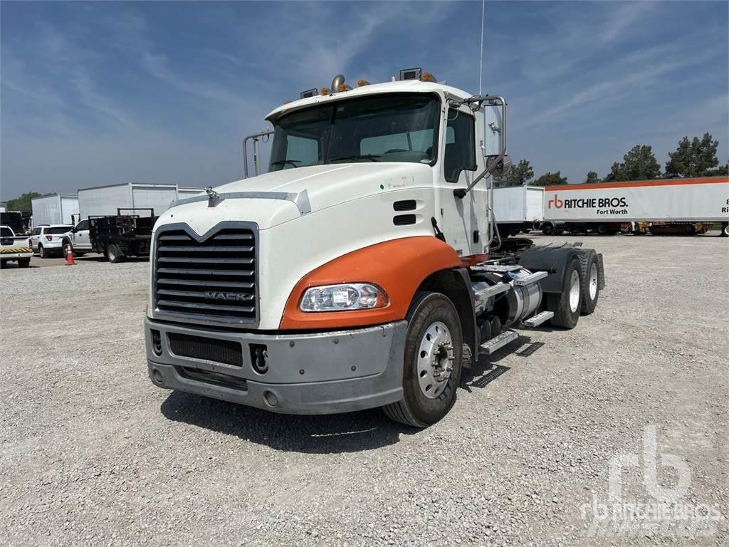 Mack CXU613 Trekkvogner