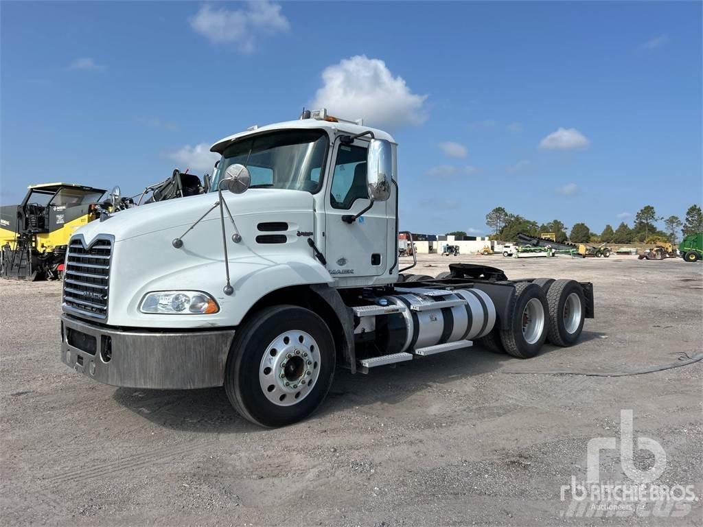 Mack CXU613 Trekkvogner