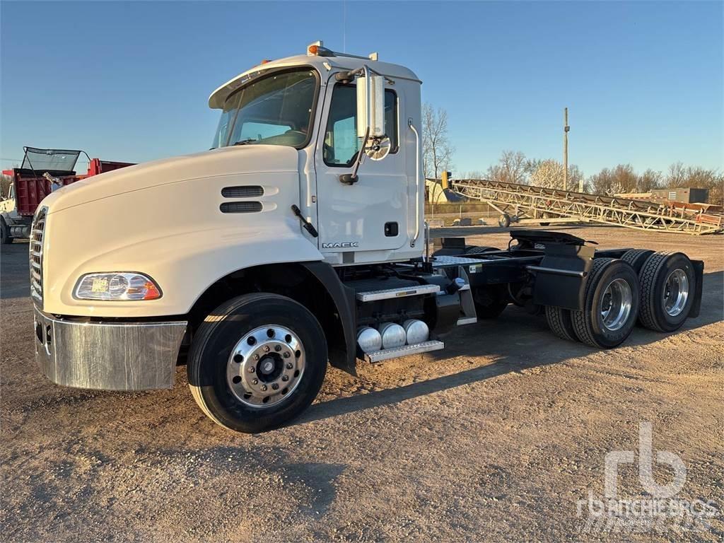 Mack CXU613 Trekkvogner