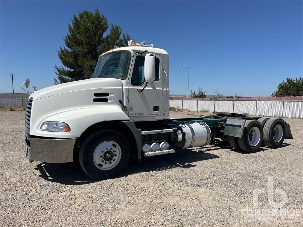 Mack CXU613 Trekkvogner
