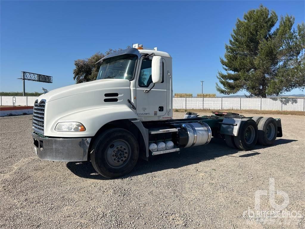 Mack CXU613 Trekkvogner