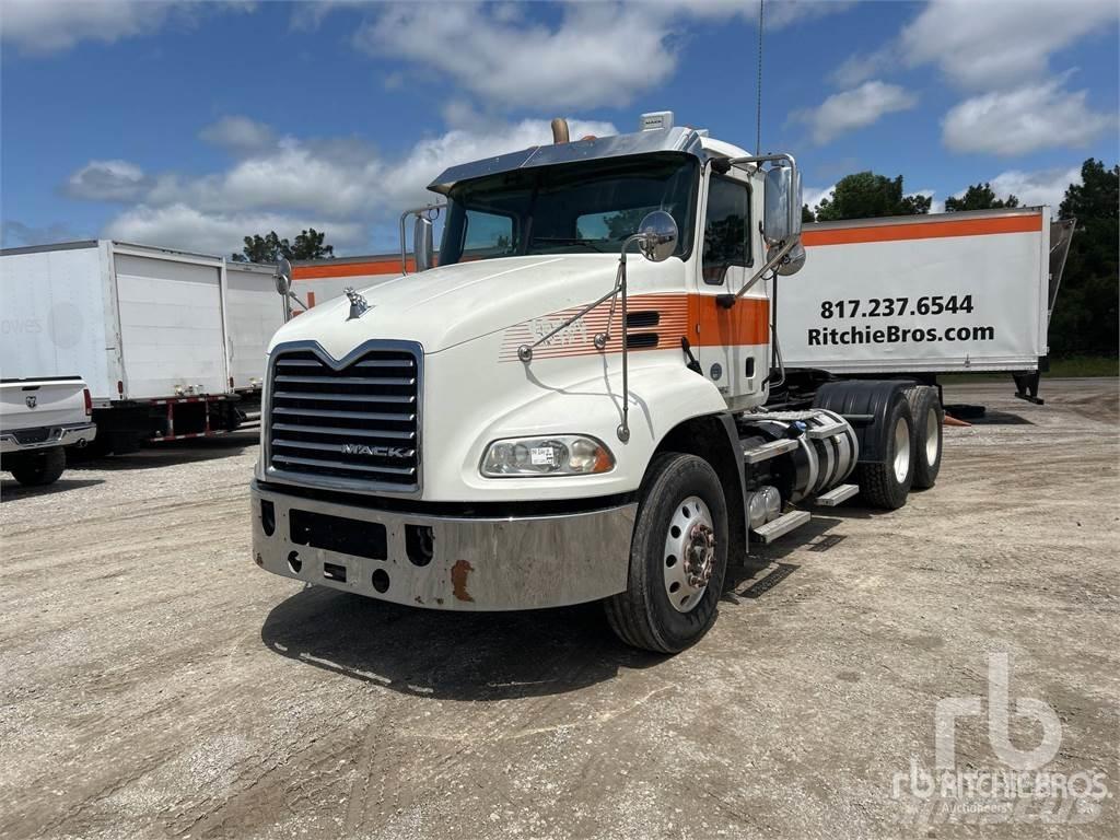 Mack CXU613 Trekkvogner